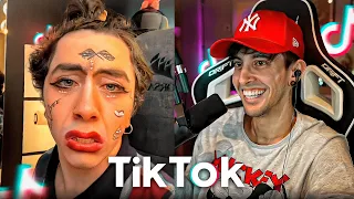 ROBLEIS VIENDO TIKTOKS 4