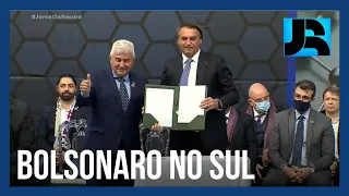 No RS, Bolsonaro visita primeira feira brasileira do grafeno e se reúne com empresários