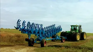 МЕГА Трактор John Deere без навіски + 12-корпусний плуг Lemken EuroTitan 10 8+3+1