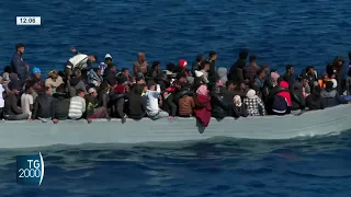 Migranti, ancora sbarchi a Lampedusa. Centro accoglienza al collasso