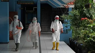 Indonesia May Begin Easing Virus Curbs as Covid Deaths Soar