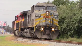 Carreritas entre 2 trenes! Un tren atrás de otro! Los trenes mas enanos en el mundo del ferrocarril.