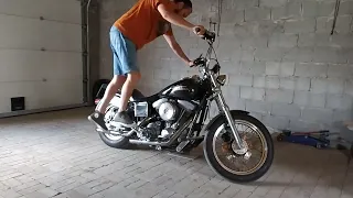 Холодный запуск Harley Davidson Dyna Super Glide 1996 г. кик-стартером.