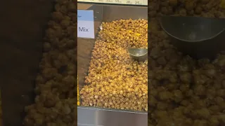 Chicago’s Garrett Popcorn “Chicago Mix” #chicago #popcorn #carmel #cheese