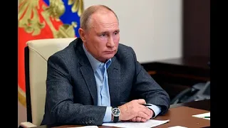 Путин "заморозил" пенсии до 2023 года
