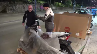 unboxing SYM Symphony SR 125 scooter 2022