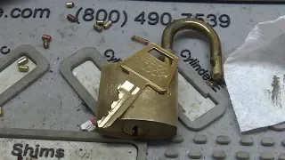 (415) Vintage Brass American Padlock Single Pin Picked