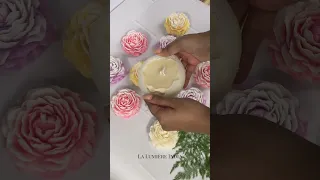 These flowers are not real!! 😨 #candles #soywaxcandles #handpouredcandles #smallbusiness #asmr