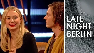 Sophie Turner spricht über den Kaffeebecher-Fail in Game of Thrones | Late Night Berlin | ProSieben