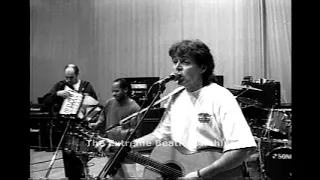 Paul McCartney and band knock out a friendly homespun spin on GOOD ROCKIN' TONITE. 1993 rehearsal