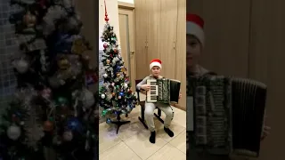 Музыкальное поздравление с Новым годом ученика ДМШ №91 Пушкарёва Максима