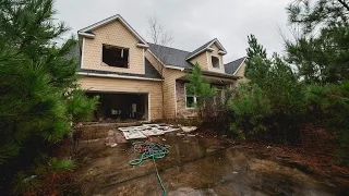 Exploring an Abandoned Neighborhood 🏚