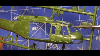 Unboxing Revell Bell Uh 1D SAR 1:72