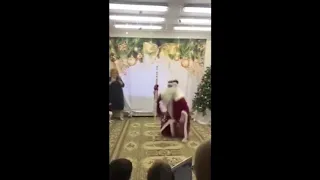 russian santa dancing to Kalinka Malinka Дед Мороз танцует  Калинка Малинка