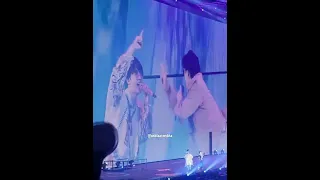 Funny #TaeJin moment at the Permission to Dance LA Concert (Day 3) 😜🤣💜