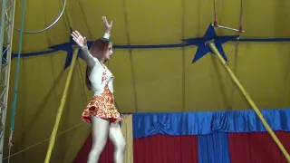 Equilibrismo no Arame - Estefany Maciel no Circo Olímpico em Pingo D'água MG