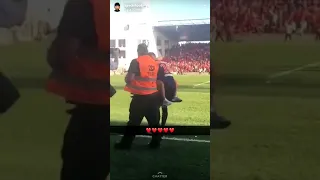 Neymar offre son maillot a un enfant qui pleure. Psg vs Nîmes 1/09/2018