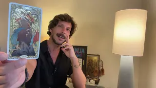 ♊️ GÊMEOS - CALMA NÃO É PARA AGIR AGORA, ALGUÉM CHEGA PARA AJUDAR VOCÊ. PREVISÕES DO TAROT.