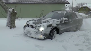 Mercedes E 500 on snow test