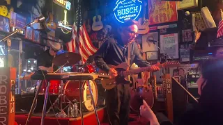 The Incredible Chris Casello crushes “Lookin’ Good” by Magic Sam @ Robert’s Western World