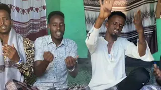 Daawo:Iskaaabuladii oo Ramadankii u Adkaysan waayay oo Qasiido Cabasho ah soo qaaday.