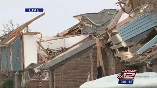 Tornado victims in DFW area cleaning up