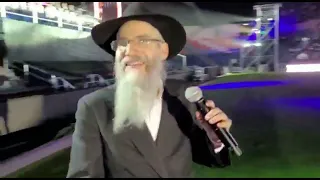 Avraham Fried saves the day at huge event