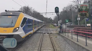 Riding with the train driver from Zwolle to Utrecht. (with speedometer)