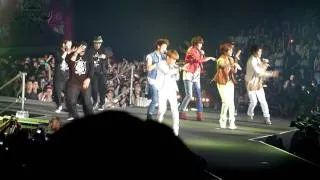 SHINee - 누난 너무 예뻐 (Replay) (SMTown Paris 2011-06-10)