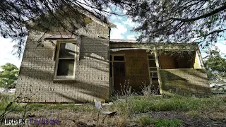 Abandoned- Eerie old farm house hidden in trees/Old stuff left behind inside and outside