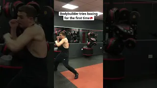 Bodybuilder Tries Boxing For The First Time