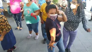 Mary Como Siempre Disfrutando Del Baile En El Parque Libertad Junto A Carmen.