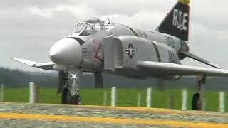 Twin-turbine F4 Phantom RC model maiden flight