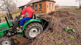 Купили хату в селі, вивезли з під хати багато кубів землі трактором!!!  #оптиміст