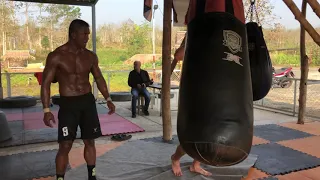 Buakaw teaching push kicks