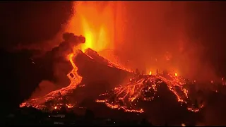 La Palma, Canary Islands Volcanic Update - Effusive Lava Taking Out Homes - Evacuations Ongoing