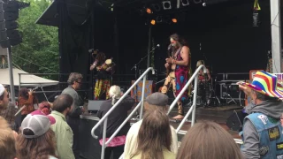 Vodun@Freak Valley Festival 2017 - Publikum trommelt