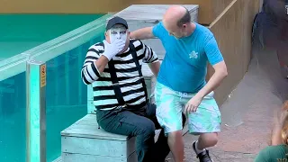 Tom's Spectacular Seaworld Mime Performance