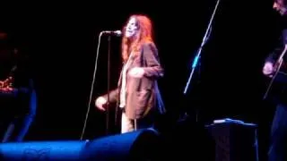 Patti Smith - Dancing barefoot