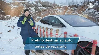 Con explosivos, youtuber destruye auto Tesla de casi 3 millones