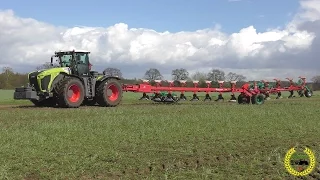 Claas Xerion 5000 mit 12 Schar Wendepflug PW 100 Variomat von Kverneland beim Pflügen 2017