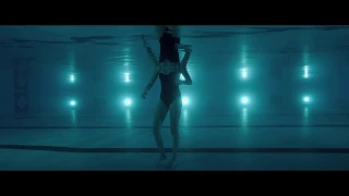 It Follows - Swimming pool scene