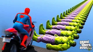 Spider-Man sur les motos Spiderman avec des super-héros et des obstacles de défi de moto -GTA 5 HULK