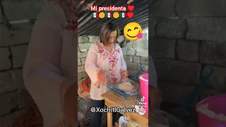 xochitl Gálvez le enseña a la zopilota del cacas hacer tortillas 😋😋 @nicoenmexizuela9105