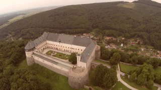 hrad Červený Kameň pivnice