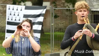 Marche du pays de Loudia : Marjorie Drumel (bombarde) et Iban Jouanno (biniou) - 3è prix 2021 Gourin