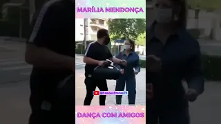 Marília Mendonça dança com amigos antes de gravar para o Domingo Legal | #mariliamendonca #SHORTS