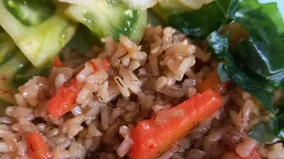 Вот так я готовлю бурый рис. Питательно и вкусно.