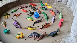 Dinossauros de Plástico Presos na Lama Parassaurolofo Estiracossauro Anquilossauro Tarbossauro
