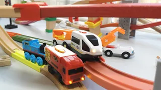 Build and Play toys  Chu Chu Train Brio World Collection Train Toy